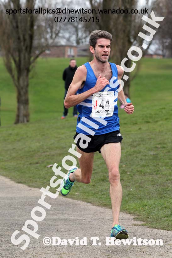 Nick McCormick (Morpeth) on the 8th leg of the senior mens 12 stage relay, 2014 Northern 12 and 6 Stage Relays, Heaton Park Manchester. Photo: David T. Hewitson/Sports for All Pics